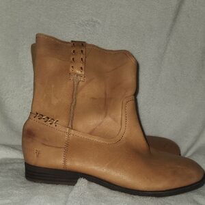 FRYE AND CO. Brown Leather Ankle Booties